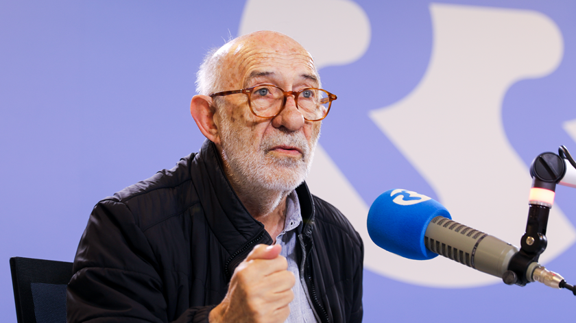 Adelino Gomes, o grande repórter da revolução. “O meu 25 de Abril é só sortes"
