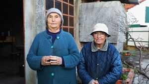 Nas aldeias de Ourém, ainda não há luz e a população limpa os estragos sozinha. “Tivemos medo de morrer”