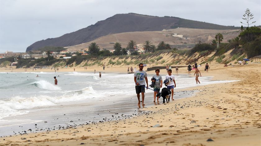 Nos últimos dois foram confirmados nove casos de infeção em Porto Santo. Foto: Homem de Gouveia/Lusa