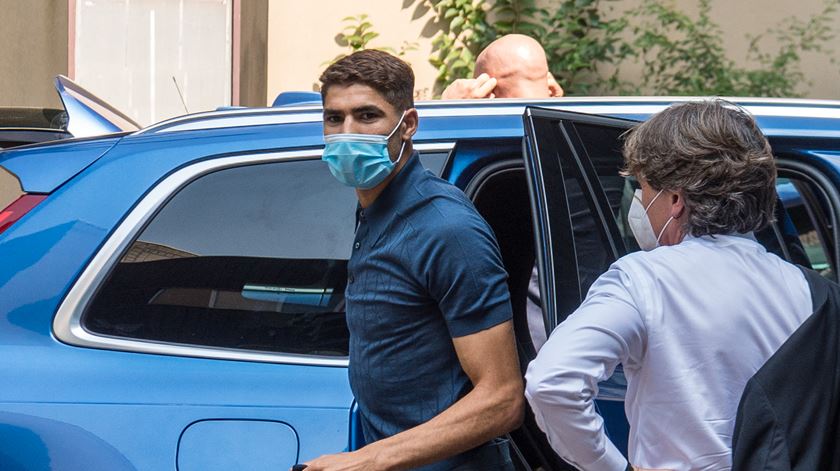 Hakimi fez testes médicos em Milão. Foto: Carlo Cozzoli/Abaca Pictures/Reuters Hakimi fez testes médicos em Milão. Foto: Carlo Cozzoli/Abaca Pictures/Reuters