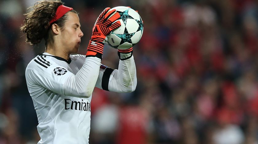 Svilar chamado à baliza do Benfica Svilar chamado à baliza do Benfica