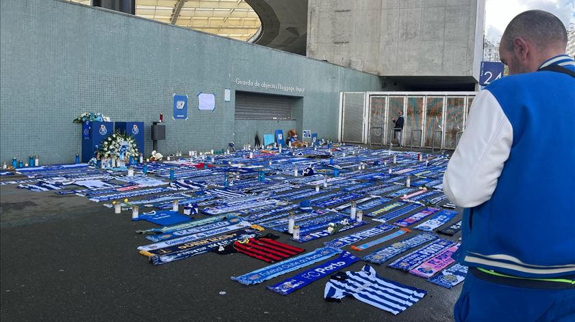 Adeptos do FC Porto prestam homenagem a Pinto da Costa no Dragão Foto: Inês Braga Sampaio/RR