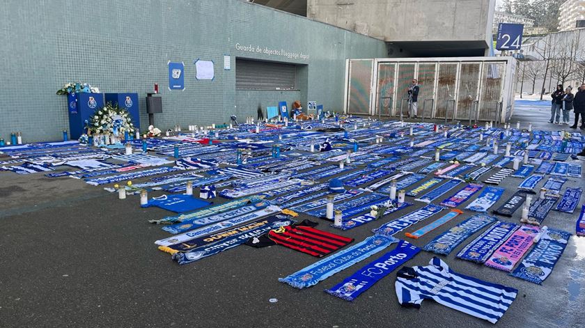 Adeptos do FC Porto prestam homenagem a Pinto da Costa no Dragão Foto: Inês Braga Sampaio/RR