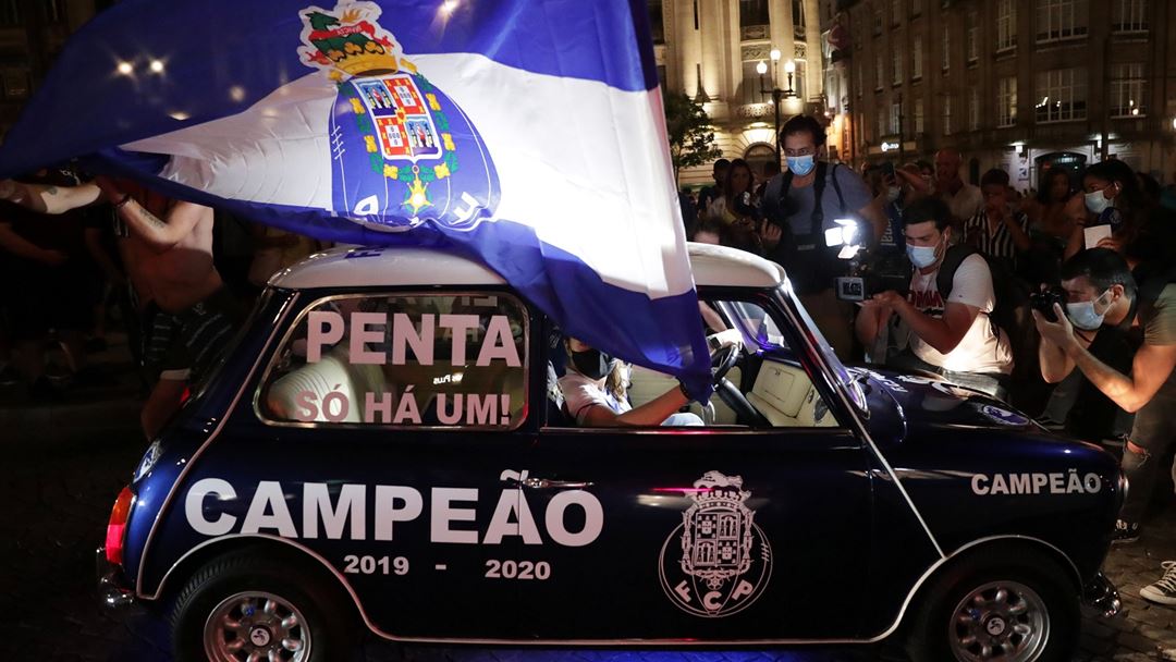 "Pooortooo". Adeptos do FC Porto festejam na rua o 29.º título de campeão nacional