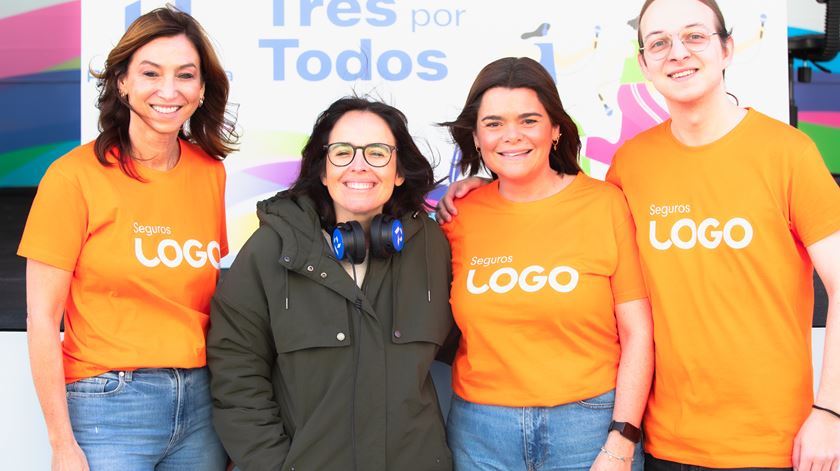 Joana Marques com Célia Félix e voluntários da LOGO Seguros que vão correr na passadeira
