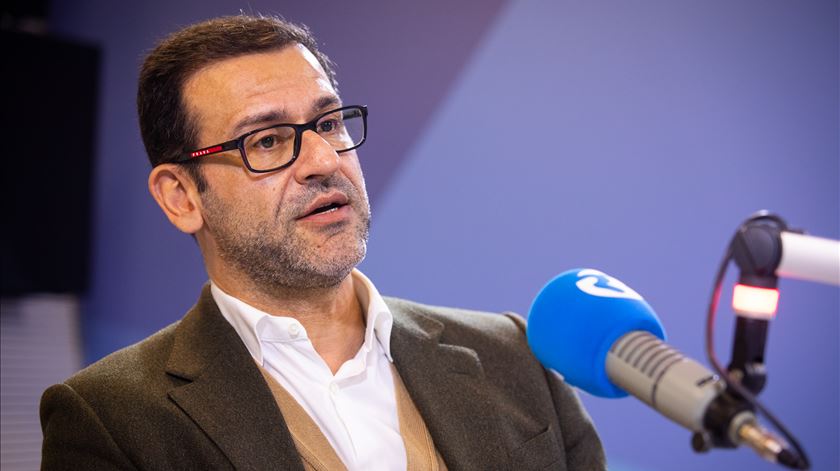 "Na cabeça de quem é que nasceu este ‘espantalho’ que atemoriza o poder político?"