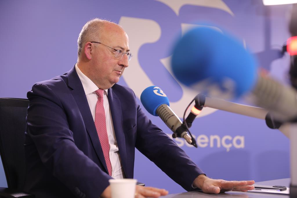 Ministro da Agricultura. "Se calhar pensam que os drones que temos ainda são aviões"