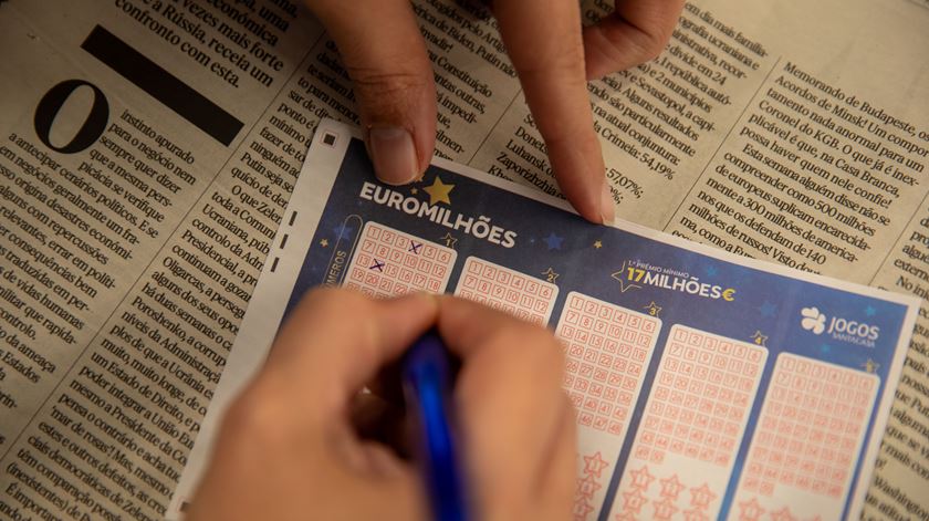 Segundo e terceiro prémios do Euromilhões saem em Portugal
