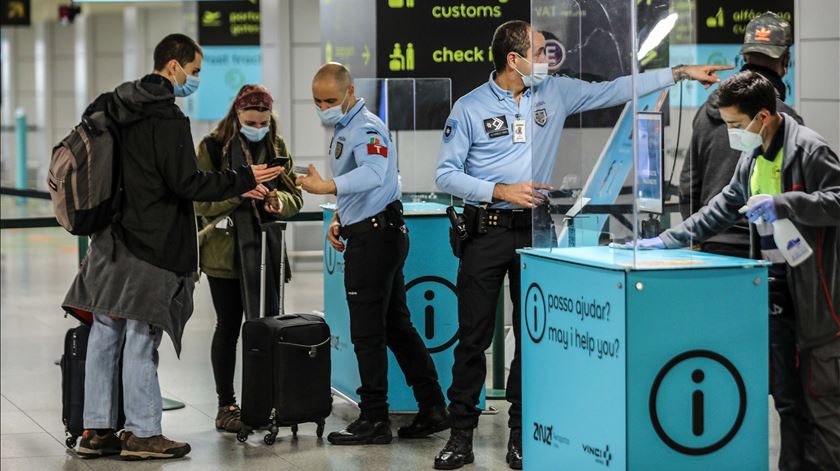 TAP cancela voos devido a "pico de baixas" em tripulantes por Covid-19