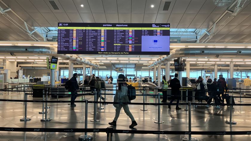 Paralisação provocou "cancelamento de cerca de 400 voos"