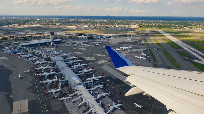 Aeroporto JFK, em Nova Iorque. Foto: Miguel Angel Sanz/Unsplash