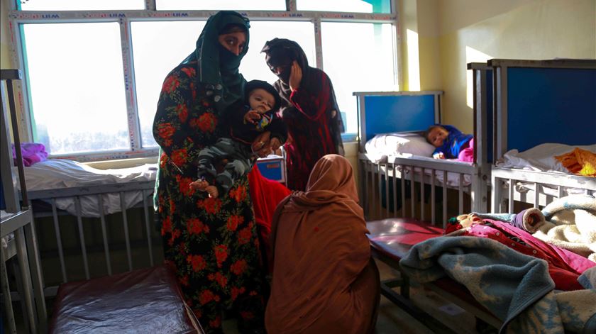 Afeganistão. “A mulher não é propriedade”, mas ainda não tem direito à educação