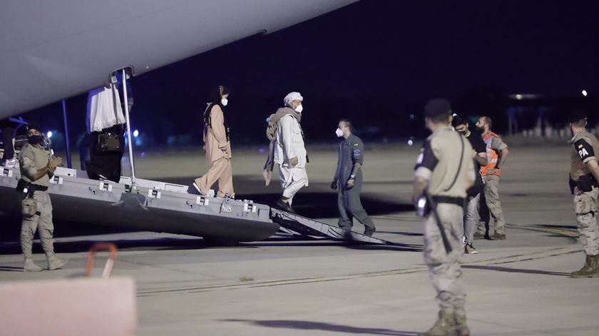 Afeganistão. Espanha recebe primeiros 30 afegãos acolhidos pela UE