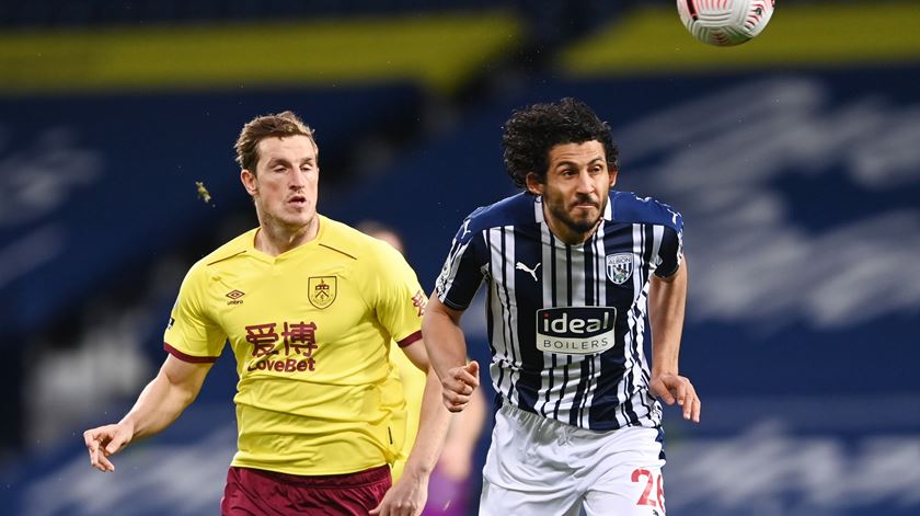Ahmed Hegazi iniciava a quarta época no WBA Foto: Laurence Griffiths/Reuters Ahmed Hegazi iniciava a quarta época no WBA Foto: Laurence Griffiths/Reuters