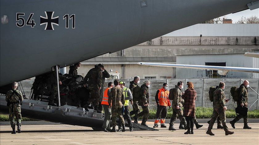 Covid-19. Governo agradece ajuda alemã na chegada de profissionais de saúde a Lisboa