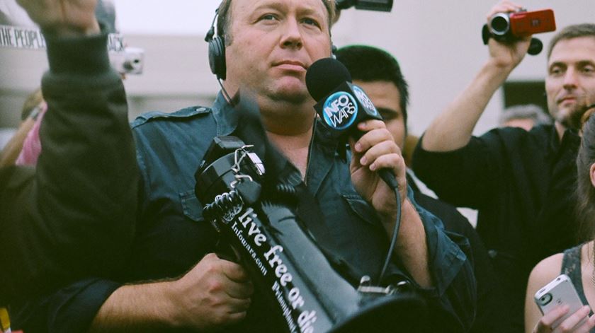 Alex Jones. DR