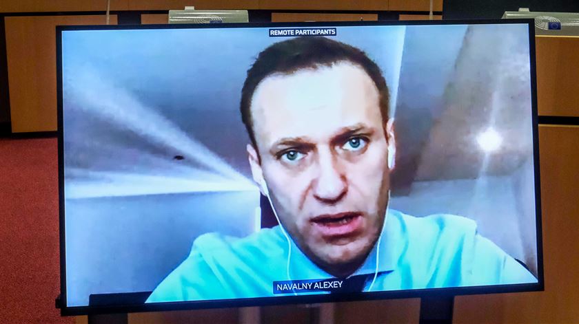 Rússia dá um dia a Navalny para se apresentar às autoridades e evitar a prisão