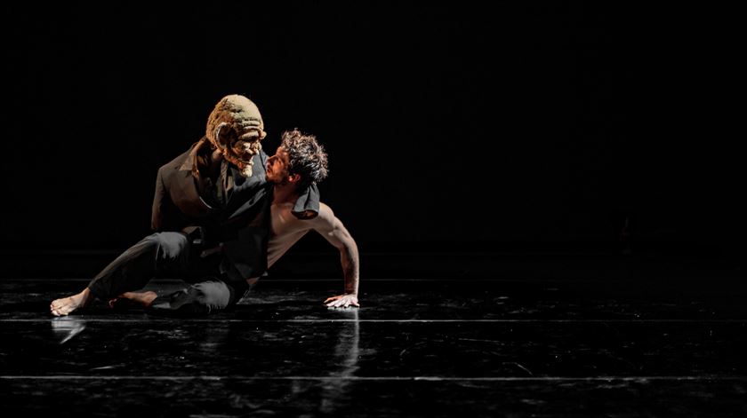  Uma incursão pelo binómio máscara e teatro físico através do DÍRTZTHEATRE
