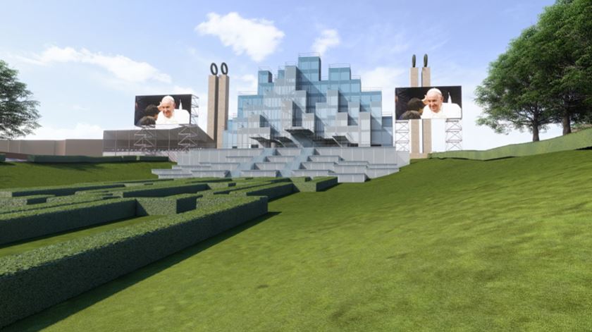 Altar-palco no Parque Eduardo VII começa a ser montado