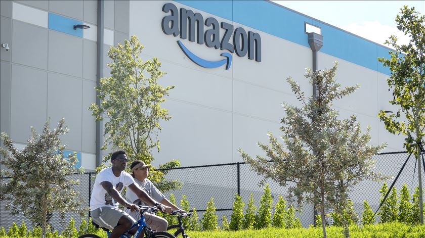 Depois de enviar mail por engano, Amazon confirma despedimento de 16 mil pessoas