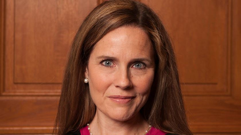 Juiza Amy Coney Barrett, uma escolha pessoal de Donald Trump, sucede a Ruth Bader Ginsburg, que morreu em setembro. Foto: Wikimedia