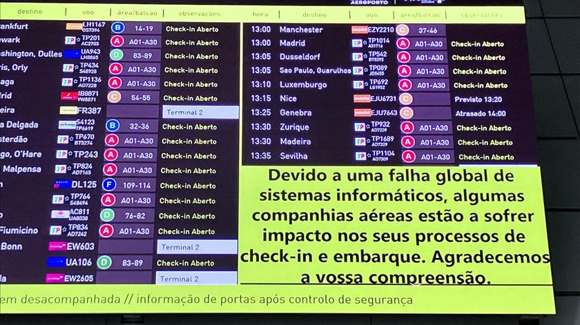 Ãpagão global provoca atrasos em aeroportos de todo o mundo, incluindo em Lisboa Foto: João Cunha/RR