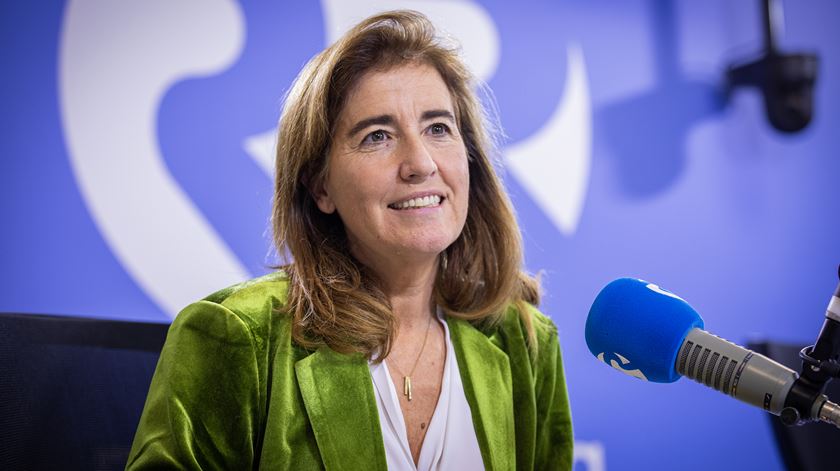 PSU. Proposta do Governo “atenta contra a dignidade das pessoas”, diz Ana Mendes Godinho PSU. Proposta do Governo “atenta contra a dignidade das pessoas”, diz Ana Mendes Godinho