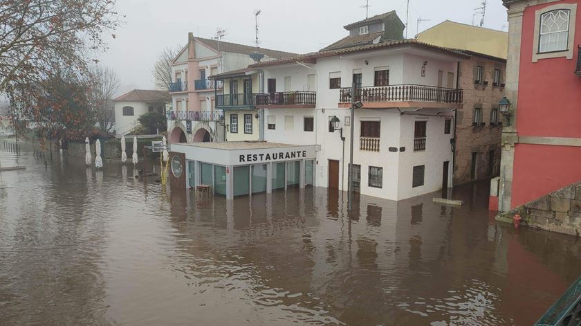 Chaves. Tâmega galgou margens e alagou zona comercial Foto: Ana Malheiro/ Meteo Trás os Montes - Portugal