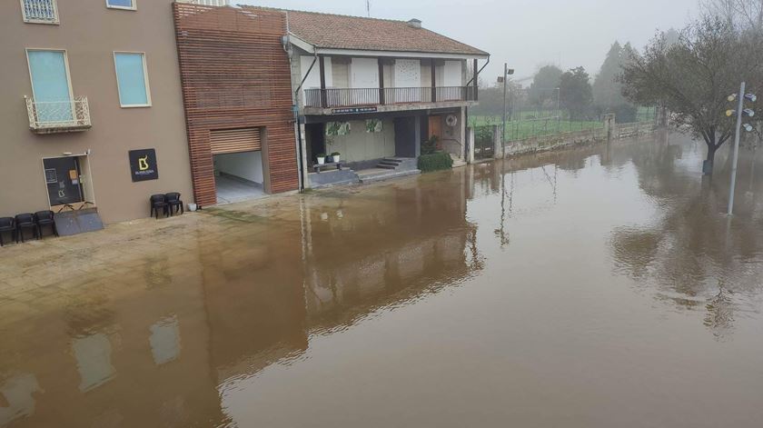 Chaves. Tâmega galgou margens e alagou zona comercial Foto: Ana Malheiro/ Meteo Trás os Montes - Portugal