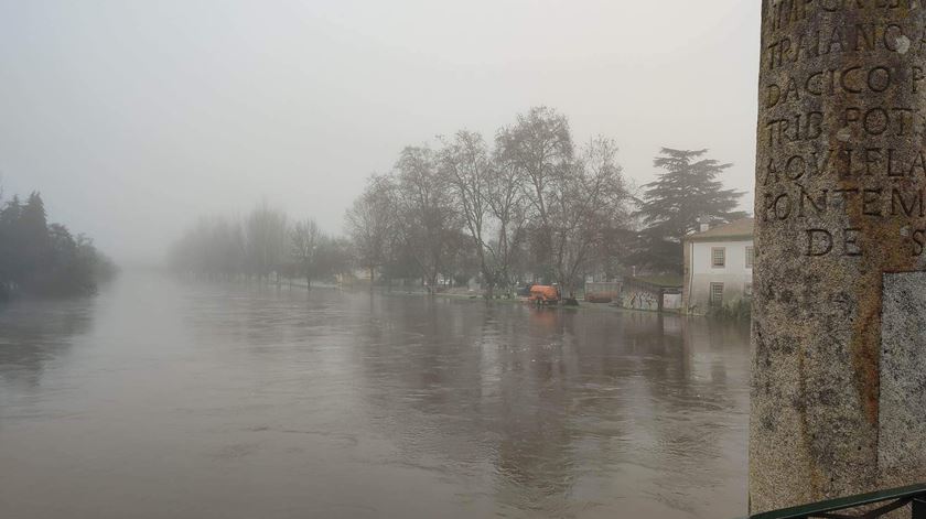 Chaves. Tâmega galgou margens e alagou zona comercial Foto: Ana Malheiro/ Meteo Trás os Montes - Portugal