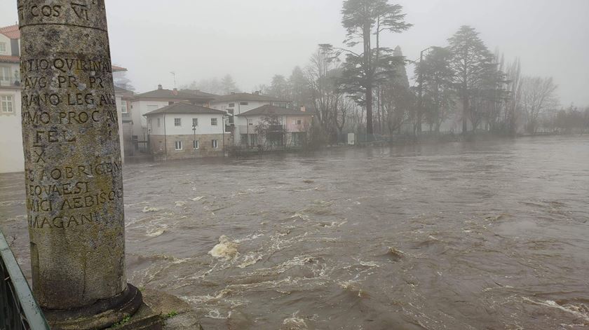 Chaves. Tâmega galgou margens e alagou zona comercial Foto: Ana Malheiro/ Meteo Trás os Montes - Portugal