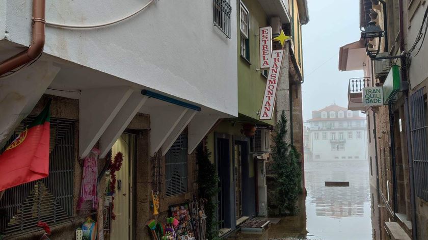 Chaves. Tâmega galgou margens e alagou zona comercial Foto: Ana Malheiro/ Meteo Trás os Montes - Portugal