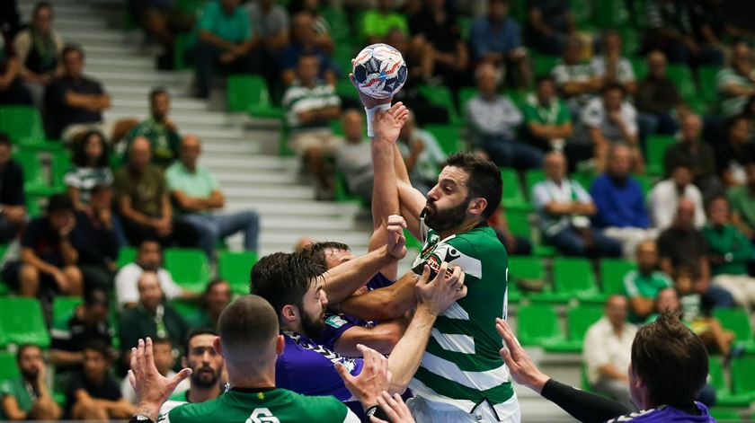 Andebol leonino no centro das atenções. Foto: Lusa.