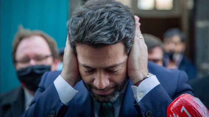 Ventura acusa Rui Rio de não conseguir fazer oposição