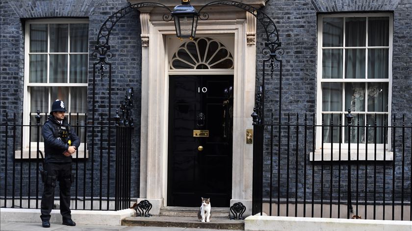 "Partygate". Festas em Downing Street dão origem a 20 multas