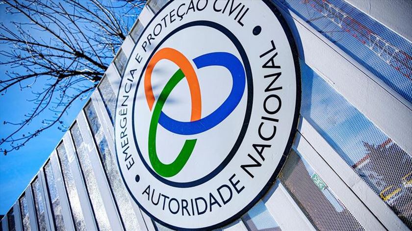 Proteção Civil mantém site suspenso há 15 dias para "reforço de segurança"