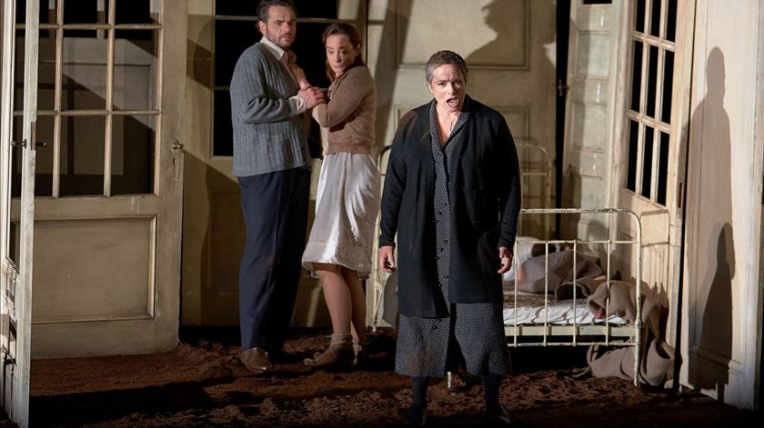 Soprano Ángeles Blancas. “A arte é necessária, desperta e abre portas”