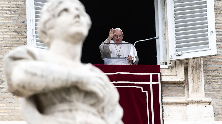 Papa reza pela paz no Sudão e defende João Paulo II