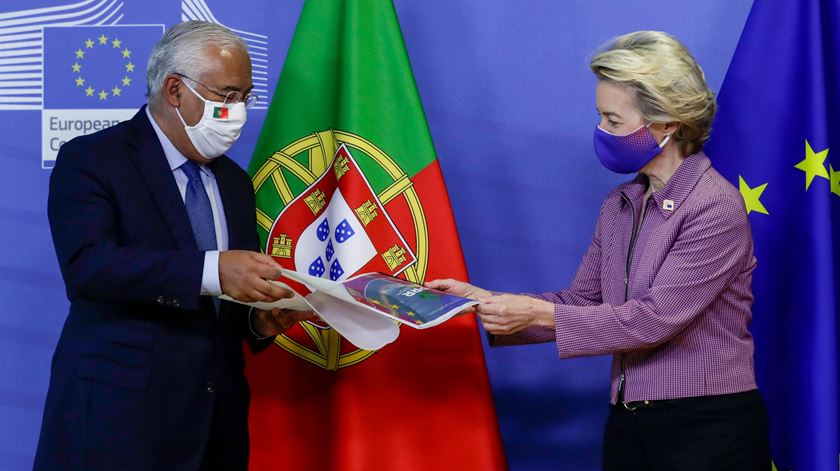 António Costa entrega plano de recuperação a Ursula Von der Leyen. Foto: EPA (arquivo)