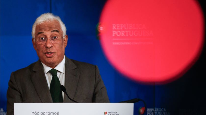 António Costa anuncia: Terceiro período arranca a 14 abril sem atividades letivas presenciais