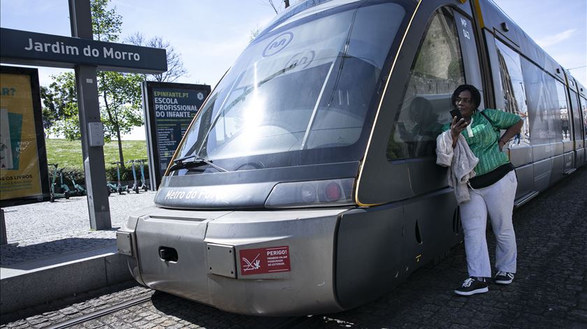 Metro do Porto retoma operação às 6h00 de terça-feira
