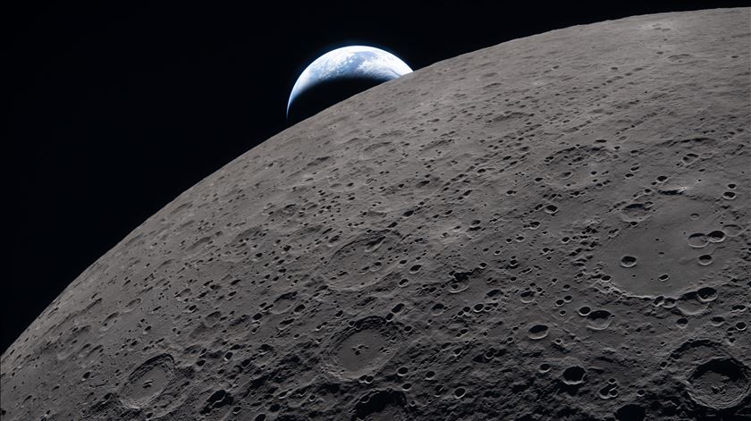 Artemis II, Terra esconde-se por detrás da Lua durante voo da face oculta - espaço, exploração espacial. Foto: NASA