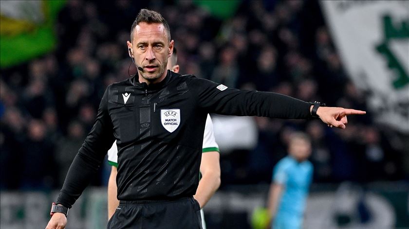 Nota 3 para Artur Soares Dias. Di Maria e a mão na cara de Pote. “Poderia haver amarelo para os dois”