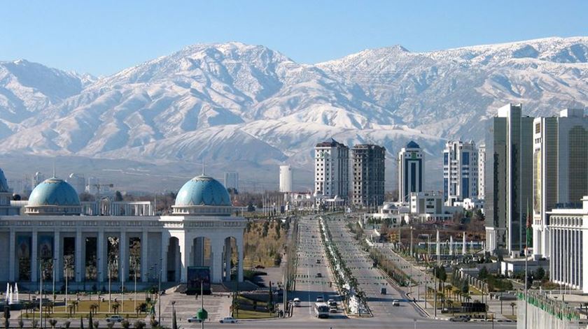 No país onde oficialmente não existe Covid, cada funcionário tem o seu preço