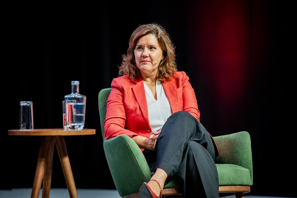 Cristas defende licença de parentalidade partilhada de igual forma entre pai e mãe