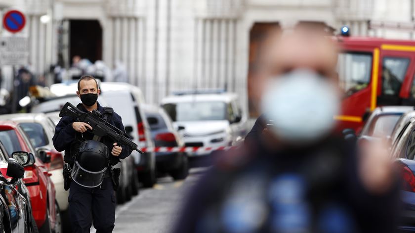 O ataque teve lugar na catedral de Nice. Foto: Sebatien Nogier/EPA