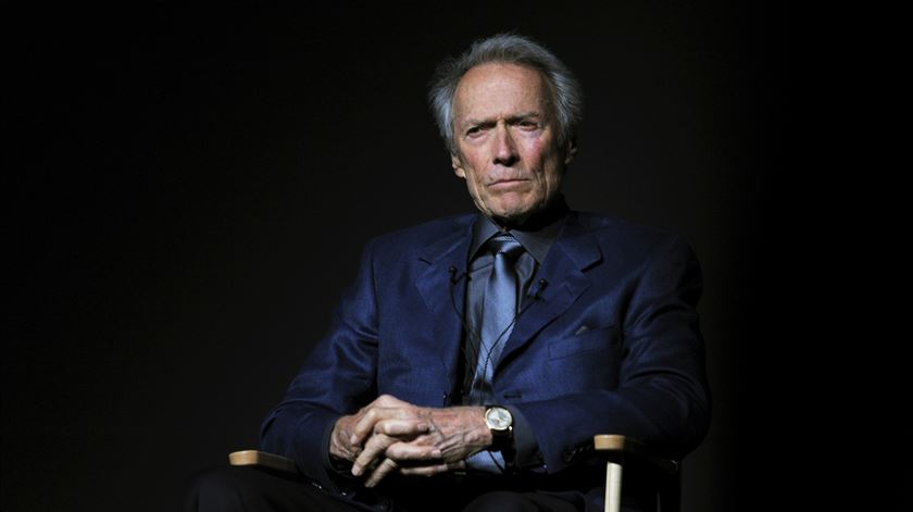 Aos 90 anos, Clint Eastwood prepara-se para dirigir e ser a estrela no seu próximo projeto cinematográfico, "Cry Macho". Foto: Peter Foley/EPA