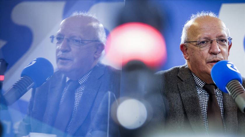 Augusto Santos Silva. Buscas em São Bento "não parecem ter dimensão de um casinho"