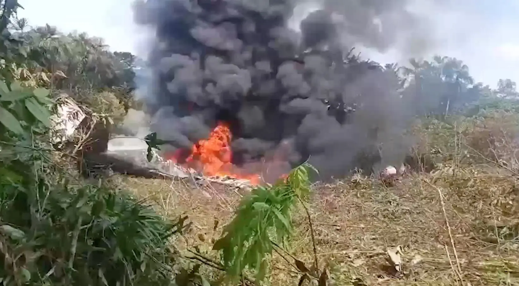 Queda de avião militar na Colômbia faz pelo menos 66 mortos Queda de avião militar na Colômbia faz pelo menos 66 mortos