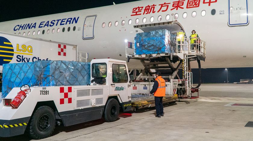 Aeroporto de Fiumicino, em Roma. Foto: Cruz Vermelha Italiana/EPA